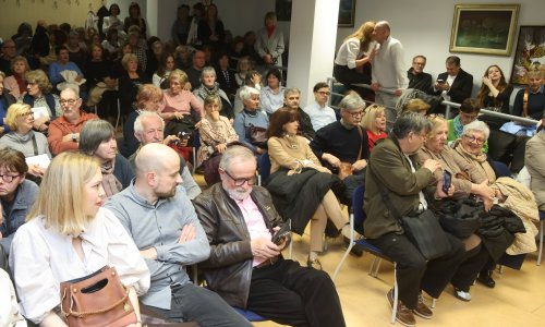 Plavokosu suprugu Vojka V rijetko kad viđamo u javnosti, a sad je ukrala sve poglede