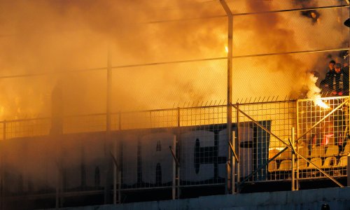 Neviđene scene u BiH! Navijače Željezničara dočekala tribina premazana svinjskom mašću, ušli tek u 40. minuti