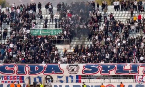Razočarana Torcida zapalila stolice na poljudskom stadionu, pogledajte video