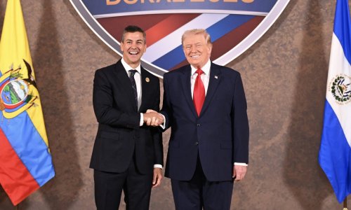 Snimka je postala viralna: Internet zgrožen agresivnim rukovanjem Donalda Trumpa