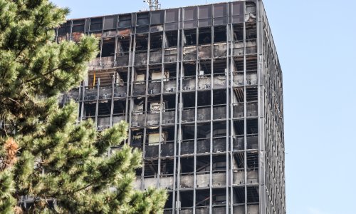 FOTO: Vjesnik je potpuno ogoljen, ostao je bez svoje prepoznatljive fasade