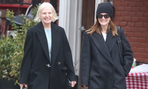 Kao da su se dogovorile: Ovim spojem kaputa i traperica nikad ne možete pogriješiti