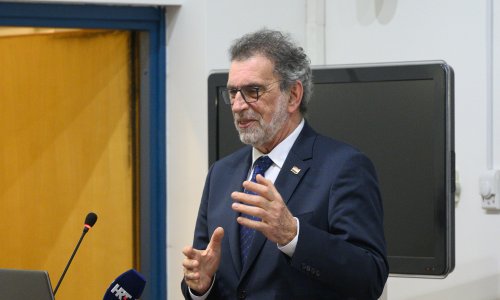 Fuchs bocnuo: Do 2031. sve škole će raditi u jednoj smjeni, osim u Zagrebu