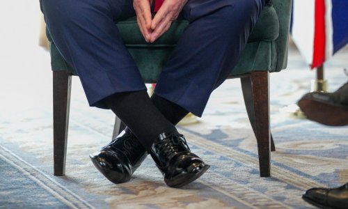 Trump ima novi bizaran običaj: Suradnicima kupuje posebne cipele