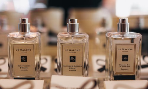 Kad brend proguta osobu: zašto Estée Lauder tuži Jo Malone zbog Zara parfema
