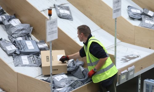 Paketi preplavili pošte i donijeli 403 milijuna eura prihoda