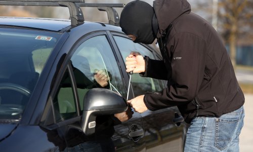 Rusija uvodi šokantan zakon: Krađa automobila će se uvelike olakšati