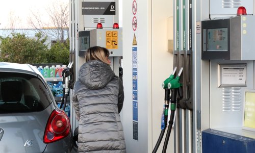 Natočili ste krivo gorivo? Ni slučajno nemojte paliti auto, posljedice su dramatične