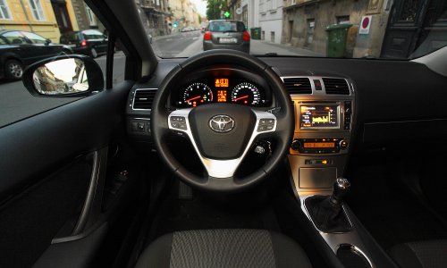 Auto vam stalno vuče u stranu? Evo kako popraviti problem bez odlaska na servis