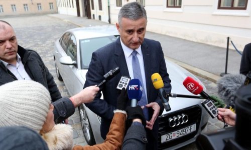 Karamarko uskrsnuo na Facebooku, no o dnevnicama - ni riječi