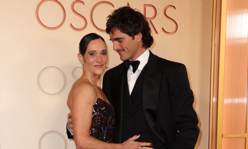 Na crveni tepih stigao s mamom: Jacobu Elordiju ništa nije pokvarilo raspoloženje