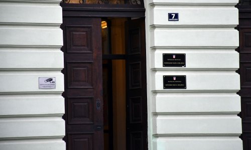 Grdić tvrdi da s Petekom nije komunicirala, ranije priznala namještanje natječaja