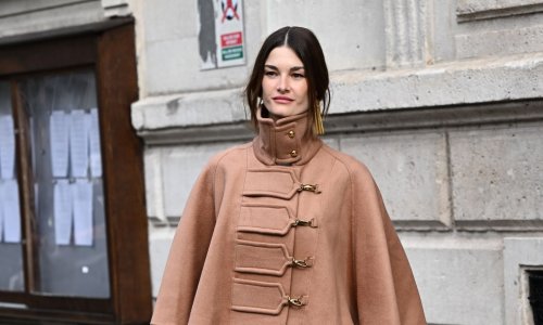 Imate manje od 160 cm? Evo kako nositi najpoželjnije hlače sezone, a da vas vizualno ne skrate