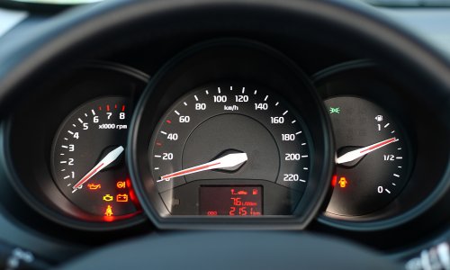 Stalno vozite na niskim obrtajima? Zbog ovoga si time uništavate motor