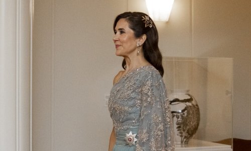 Kraljica Mary pokazala kako se krši protokol sa stilom: Sve oči bile su uprte u njezinu kosu