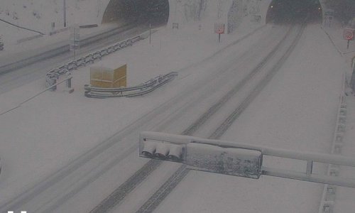 Zimski uvjeti u Gorskom kotaru i Lici: Nekim kategorijama vozila zabranjen promet