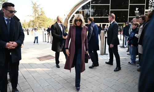 Odbacila neutralne boje: Brigitte Macron zadivila u hit nijansi koja vlada i ove sezone
