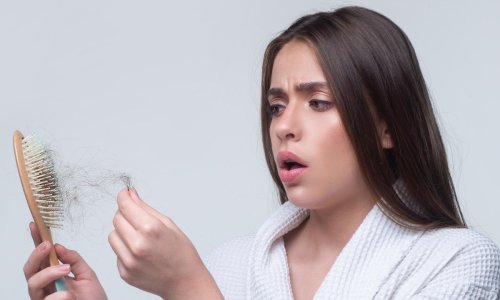 Kosa vam se prorijedila više nego inače? Postoji jedan uzrok koji mnogi zanemaruju