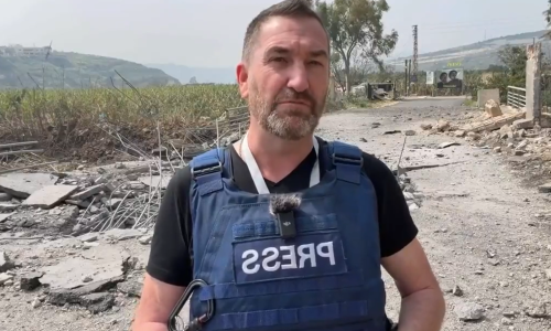 Oglasio se novinar kojeg je umalo pogodio izraelski projektil: 'Pokušali su me ubiti!'