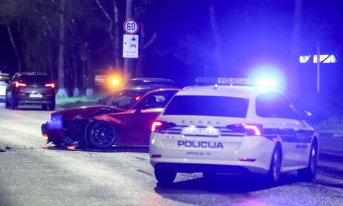 Skupocjenim BMW-om zabio se u tramvajsku stanicu u centru Zagreba: Hitna odvezla dvije osobe