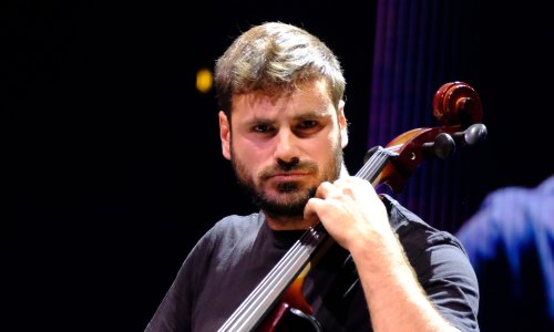 Zbog nje su mu otkazali sve koncerte: Ovi su stihovi Hauseru uništili turneju