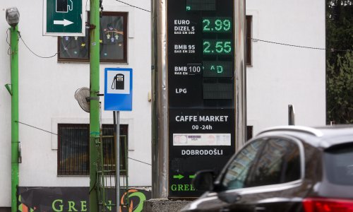 U susjedstvu gorivo i dalje po punoj cijeni: Političari se posvadili oko trošarina