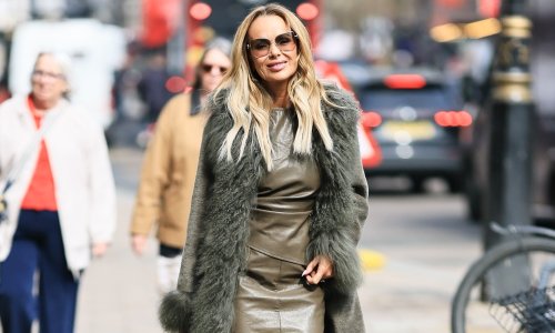 Kožni stajling Amande Holden dokazuje da modne igre tek počinju nakon 50