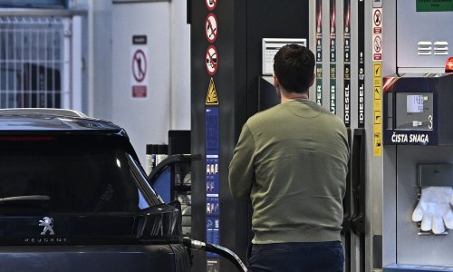 FOTO Građani pohrlili na benzinske postaje, njih osam već je ograničilo prodaju