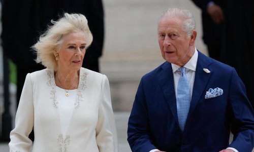 Kralj Charles zaboravio na bonton: Urnebesan trenutak sa službenog puta postao hit