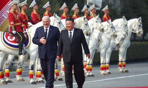 FOTO Kim Jong Un priredio spektakl za Lukašenka: Dočekali ga bijeli konji, vojska i razdragana djeca