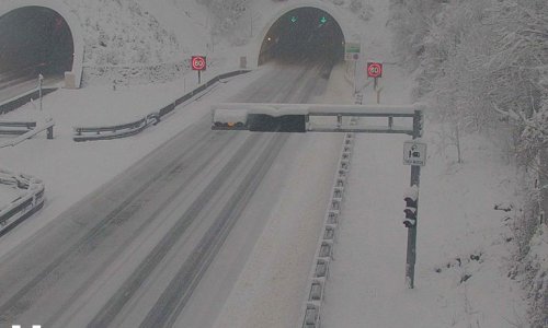 Autobus se zabio u stijenu u Gorskom kotaru: Došlo do zastoja na državnoj cesti