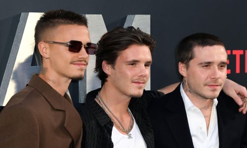 Cruz Beckham se 'slomio' na pozornici pjevajući pjesmu o 'usamljenom dječaku'