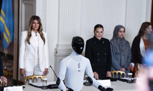 VIDEO Melania prošetala s humanoidnim robotom: Evo što znamo o ovom modelu