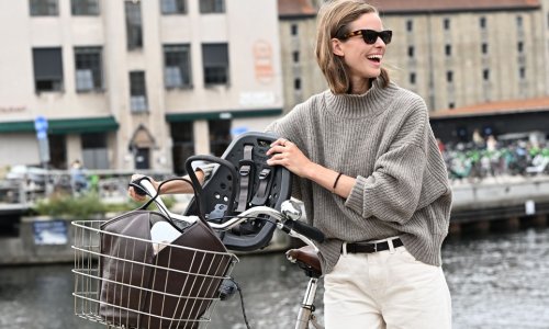 Ove hlače iz H&M-a vizualno izdužuju noge kao malo koje, a posebni detalji čine ih neodoljivima