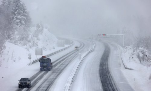 Autocesta pod snijegom: Evo 10 savjeta njemačkog ADAC-a kako voziti u zimskim uvjetima