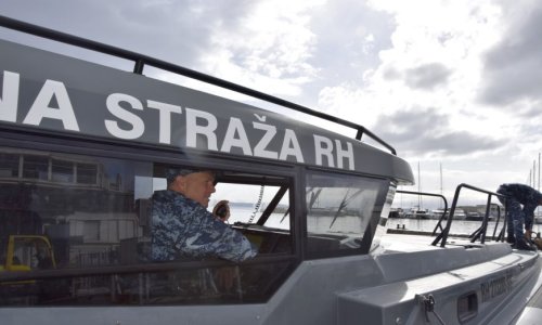 VIDEO Herojski pothvat Obalne straže: Po olujnom nevremenu spasili pacijenta