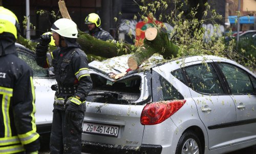 Snijeg i orkanski vjetar paralizirali zemlju: Otkazana nastava u Zagrebačkoj županiji, promet u kaosu