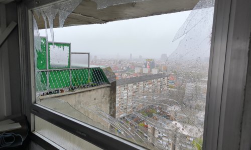 Oštećena nadstrešnica na Rebru