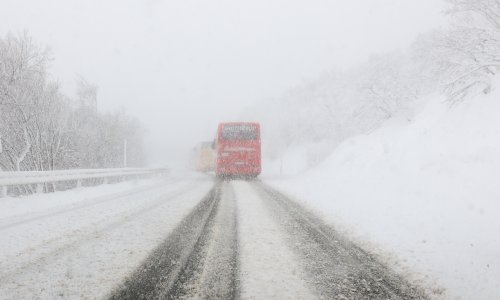 Autobus završio u snijegu na putu prema Međugorju: 'Proklizao je i zapeo'