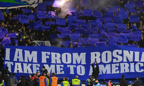 Koreografija navijača BiH: 'I am from Bosnia, take me to America'