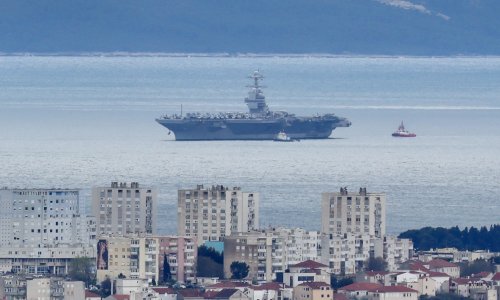 FOTO Najveći američki nosač zrakoplova stigao u Split