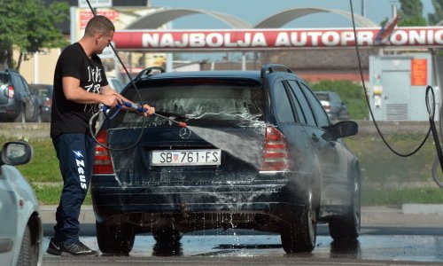 Vozači često pogrešno peru auto: Evo koje greške rade