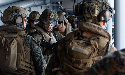 Američki jurišni brod s tisućama Marinaca stigao na Bliski istok; Teheran: 'Spalit ćemo ih'