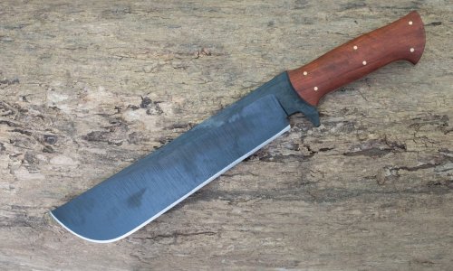 Divljao mačetom po Puli: Oštetio osam automobila i kuću