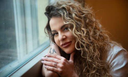 Kći poznate HRT-ovke vratila se na scenu nakon 20 godina: 'Ovo je moj novi početak!'