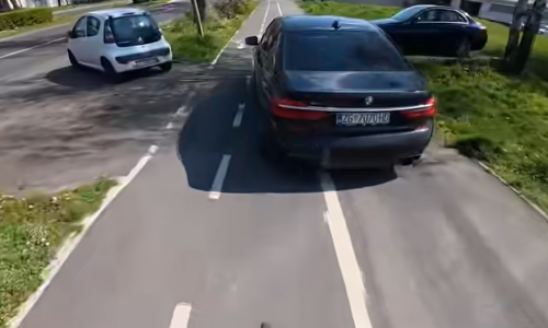 Nevjerojatne scene u Zagrebu; vozač BMW-a ignorirao cestu i vozio po pločniku