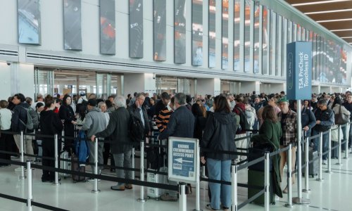Američke zračne luke se vraćaju u normalu, važni radnici konačno dobili plaće