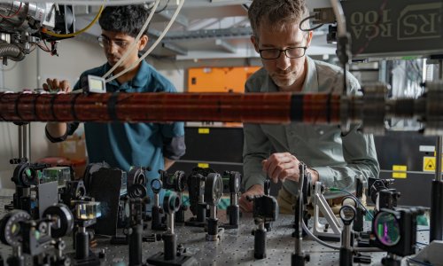 Znanstvenici prvi put promatrali parove atoma na dva različita mjesta