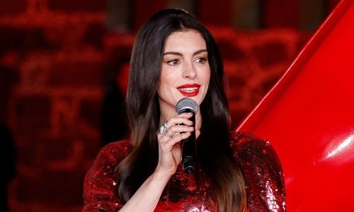 Anne Hathaway zabljesnula u minijaturnoj haljini, a tek kad vidite čizme