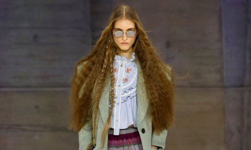 Lako se oblikuje: Trendi frizura koja će vas spasiti u proljetnim i ljetnim danima